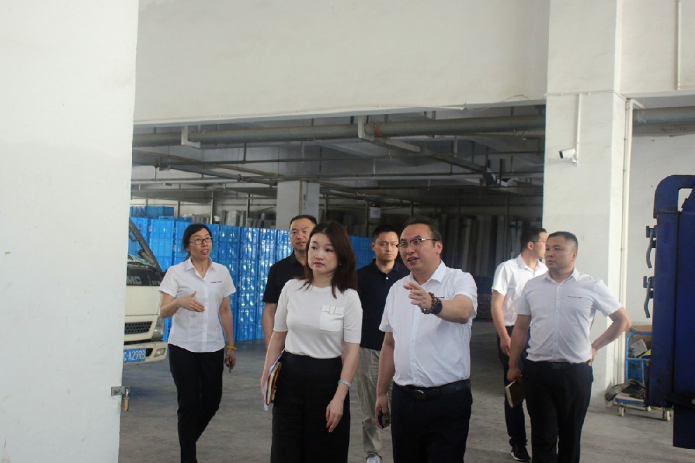 Huang Jian, deputy director of Wenzhou Bay New Area Management Committee, visited the group company